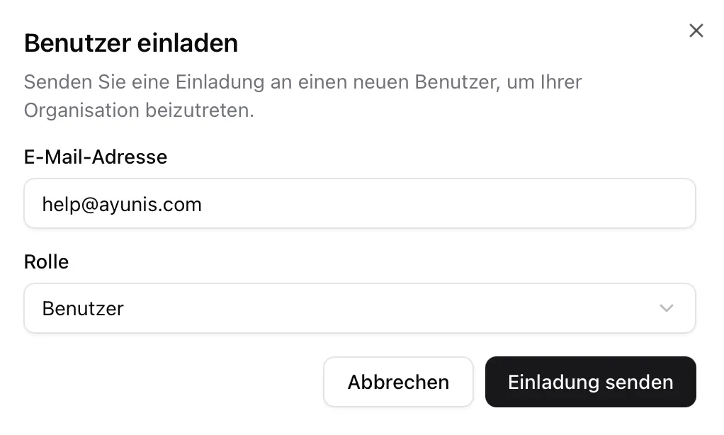 Einladungsdialog mit Eingabefeld für die E-Mail-Adresse, Rollenauswahl und der Schaltfläche „Einladung senden".
