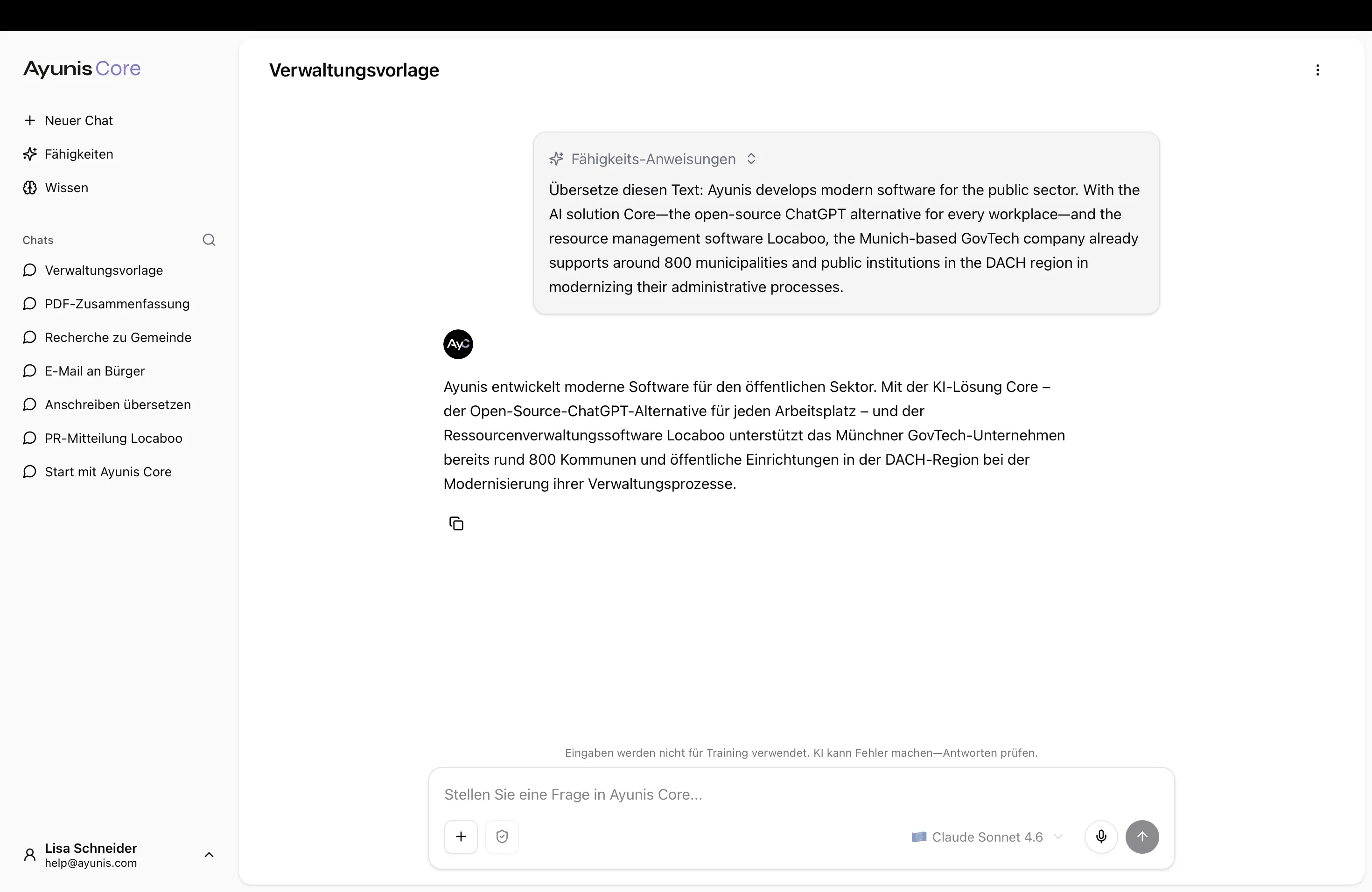 Die Chat-Oberfläche mit der Seitenleiste links, dem Nachrichtenverlauf in der Mitte und dem Eingabefeld unten.